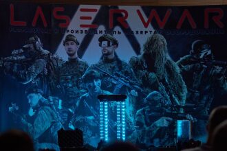 Группа бойцов LASERWAR в камуфляже.